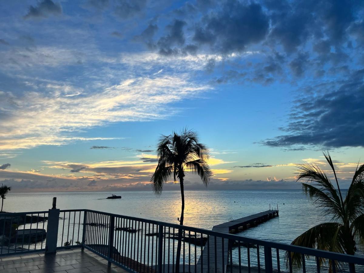 Holiday home The Queen Of House -luxury Beachfront Villa- Million Dollars View *