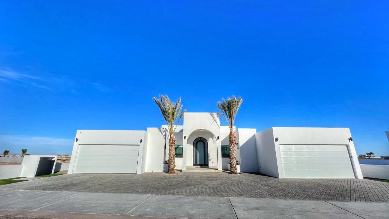 Holiday home Adora House