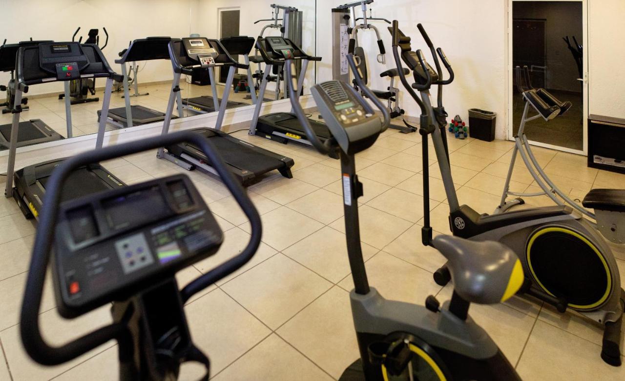 Hotel Aeropuerto Morelia 5*
