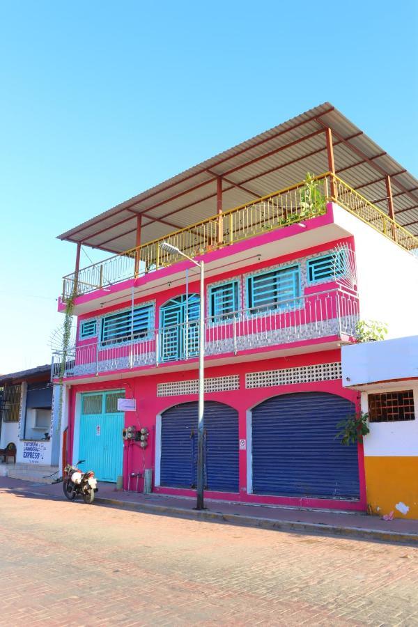 Casa Mandarine , Amazing Private W Balcony, Rooftop, Hammocks, Ac, Smartv, 100mbs! * Zihuatanejo