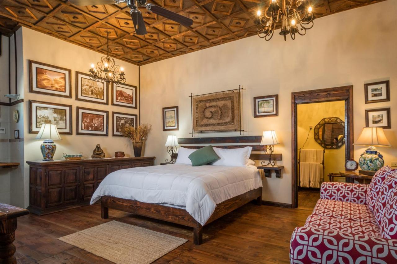 Flores Bed & Breakfast