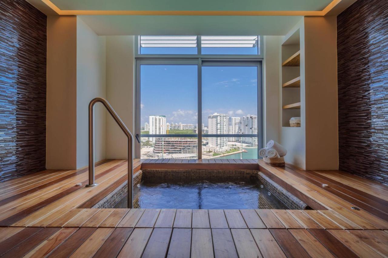 Renaissance & Marina Hotel Cancun
