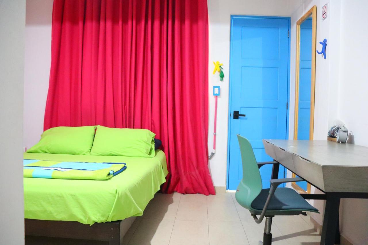Casa Mandarine , Amazing Private W Balcony, Rooftop, Hammocks, Ac, Smartv, 100mbs! Guest house