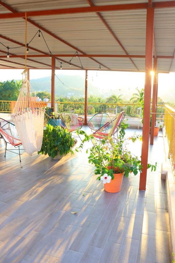 Casa Mandarine , Amazing Private W Balcony, Rooftop, Hammocks, Ac, Smartv, 100mbs! Guest house Zihuatanejo