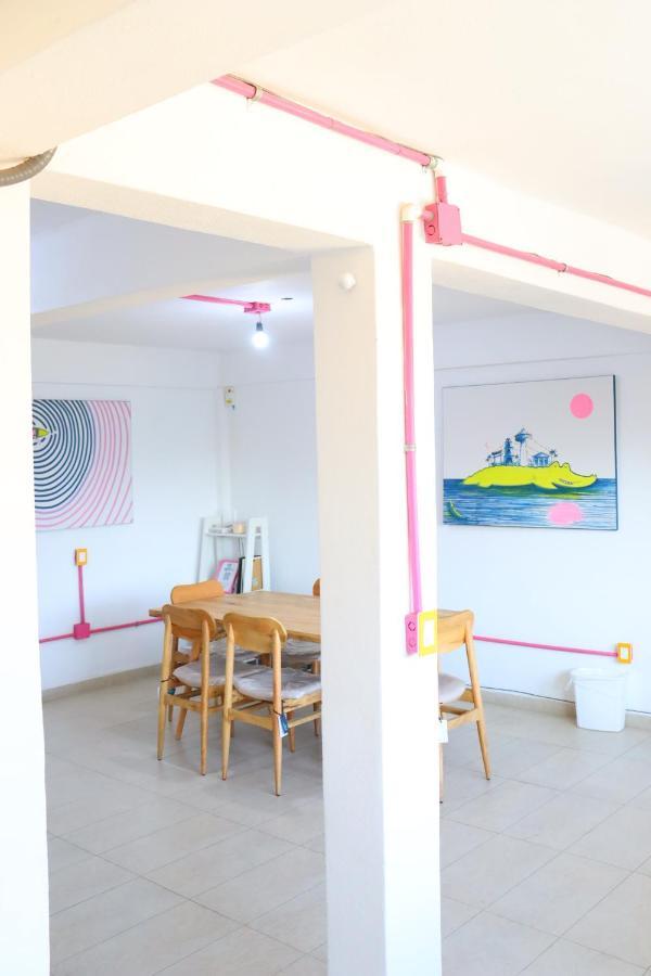Guest house Casa Mandarine , Amazing Private W Balcony, Rooftop, Hammocks, Ac, Smartv, 100mbs! *