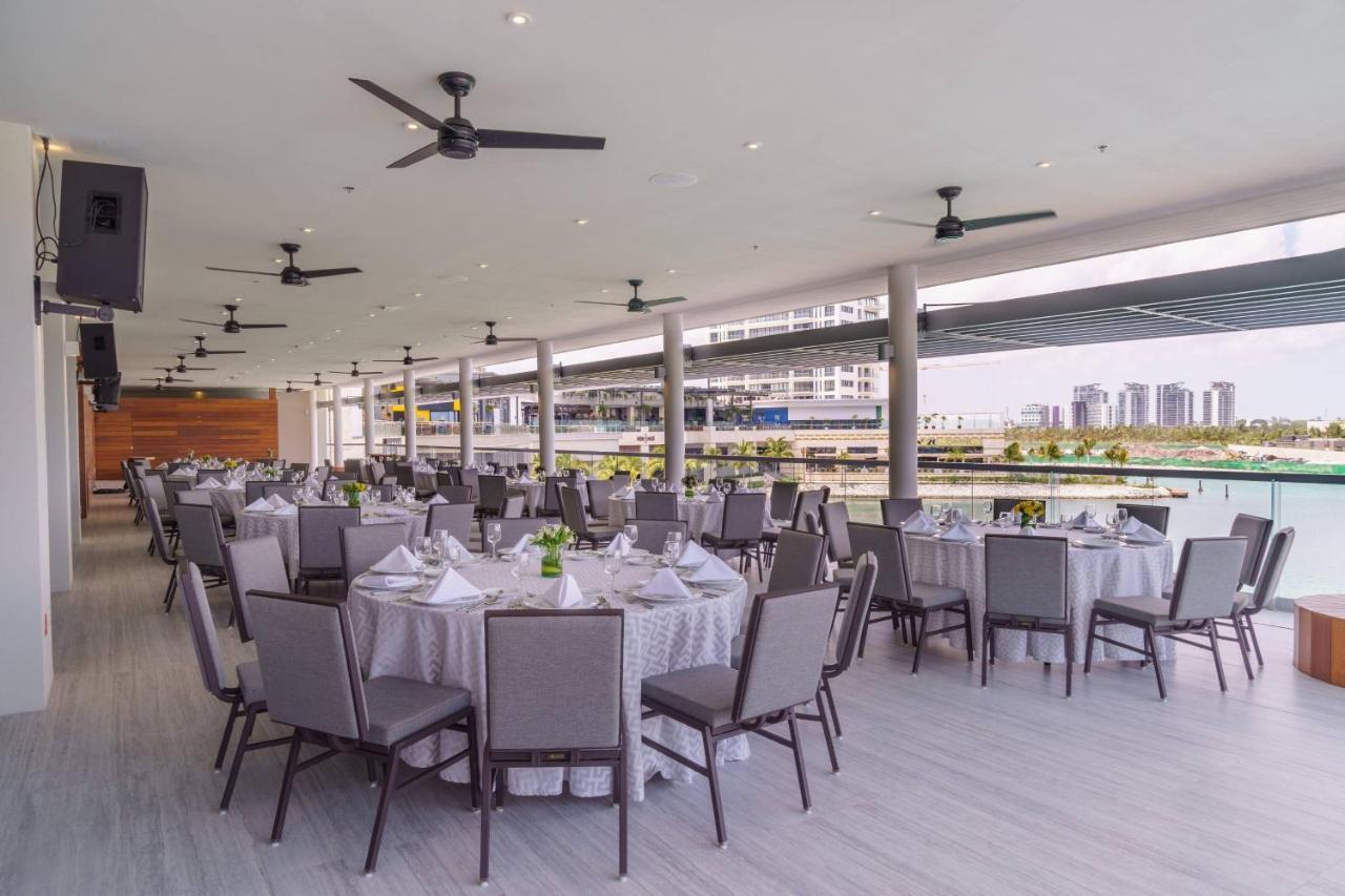 Renaissance & Marina Hotel Cancun