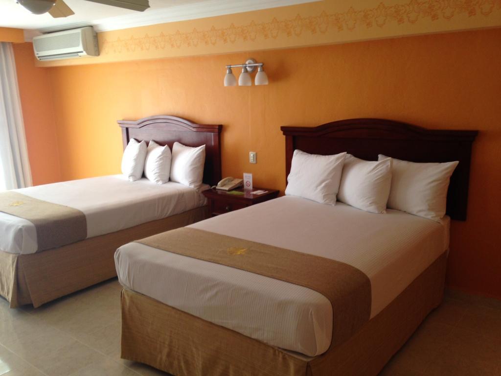 Plaza Colonial Hotel 4*