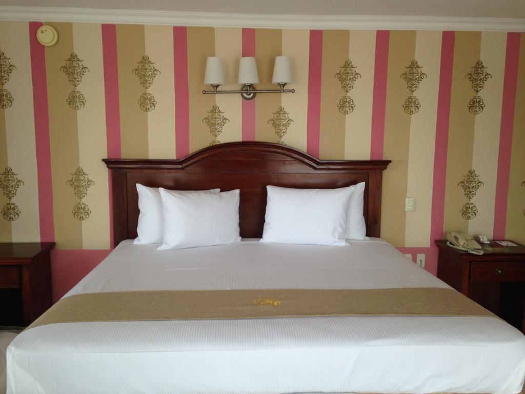 Hotel Plaza Colonial
