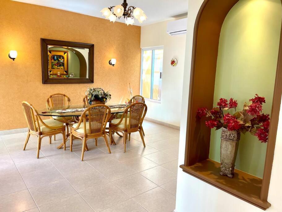 Casa Esperanza: Grand, Traditional Colonial *