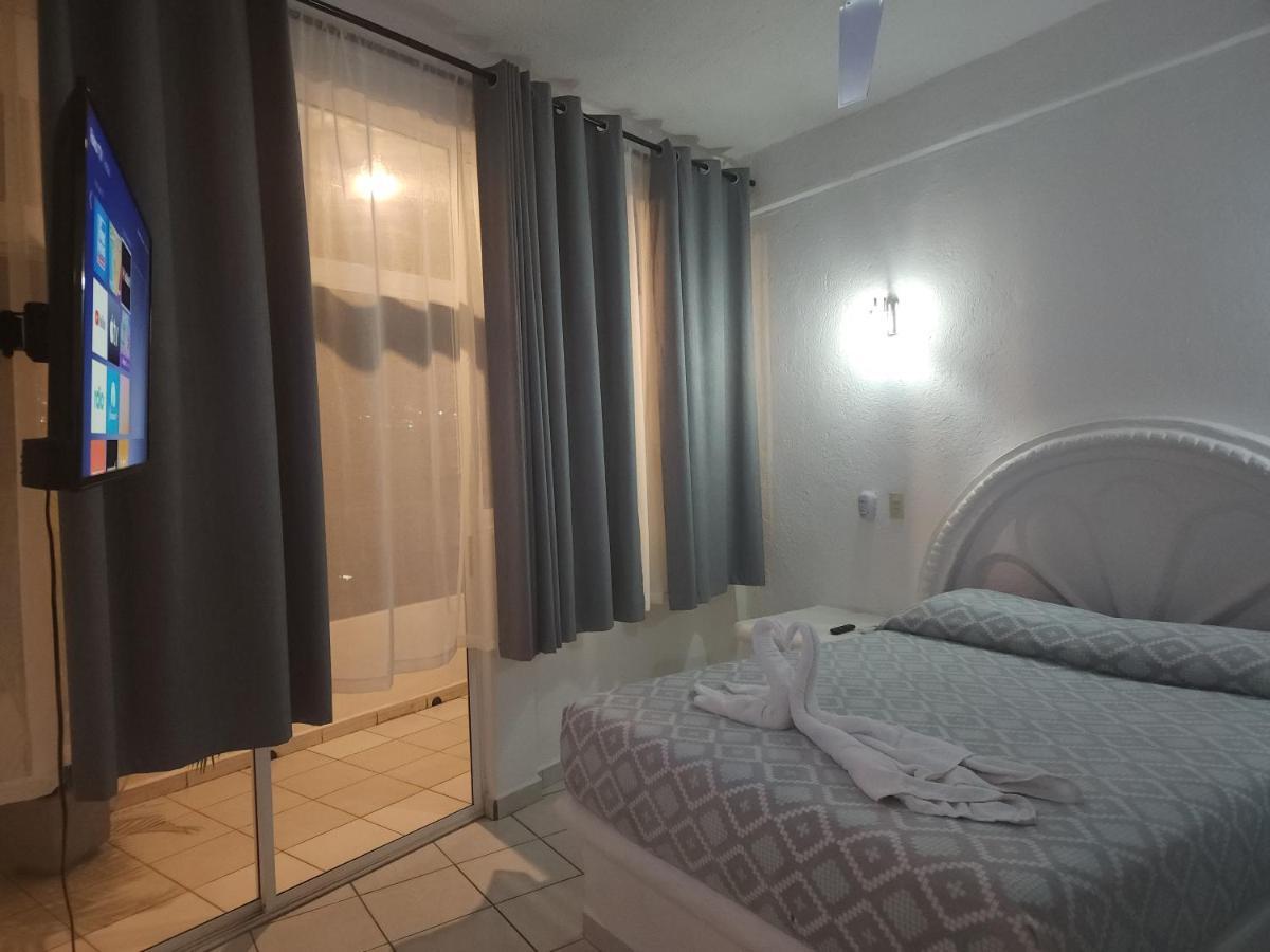 1 Bedroom With Ac , Tv , Wi-fi Near Dt And Apartment Zihuatanejo