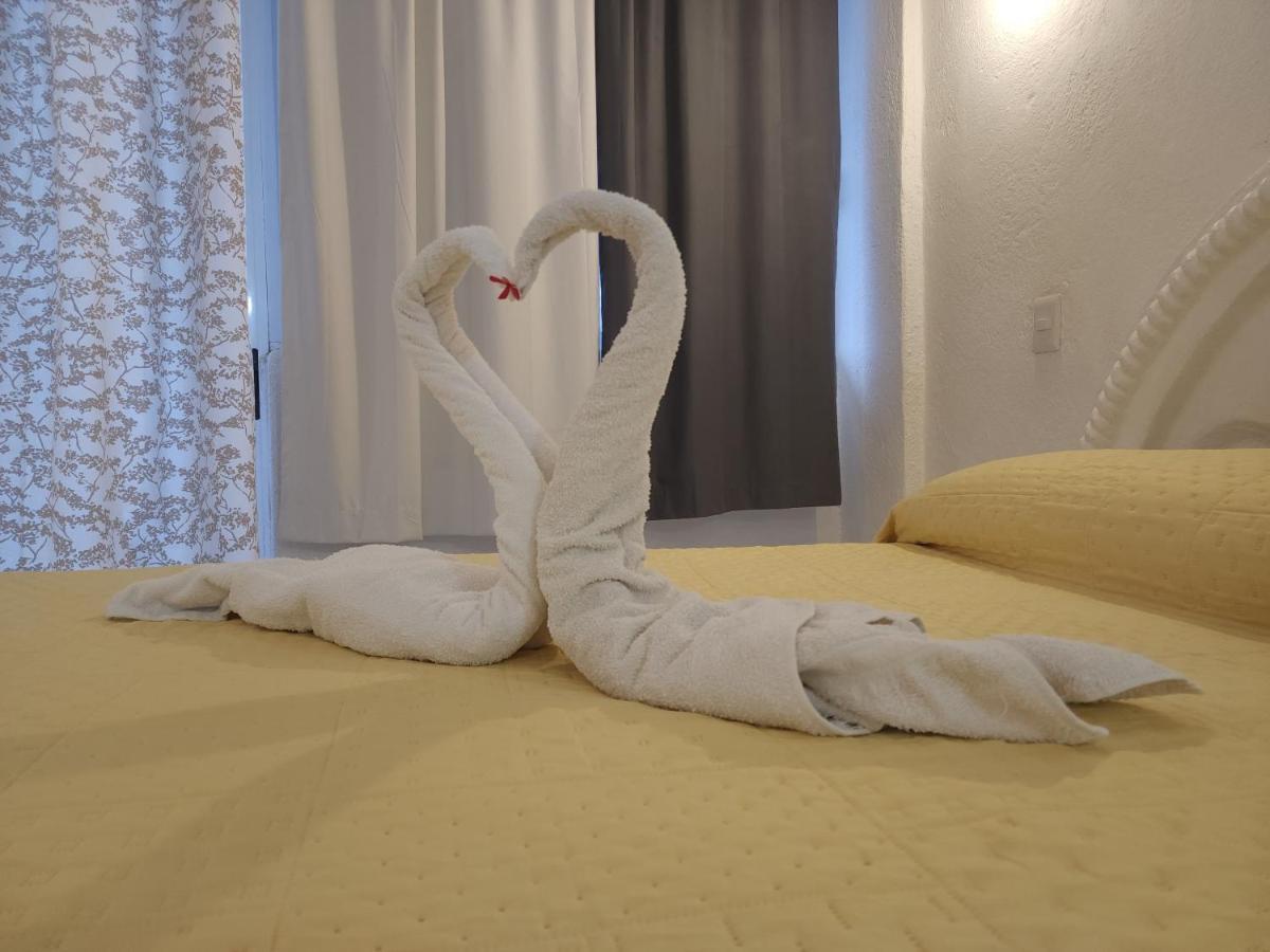 Lovely With Balcony Ac & Wi-fi, Minutes From Downtown! Zihuatanejo