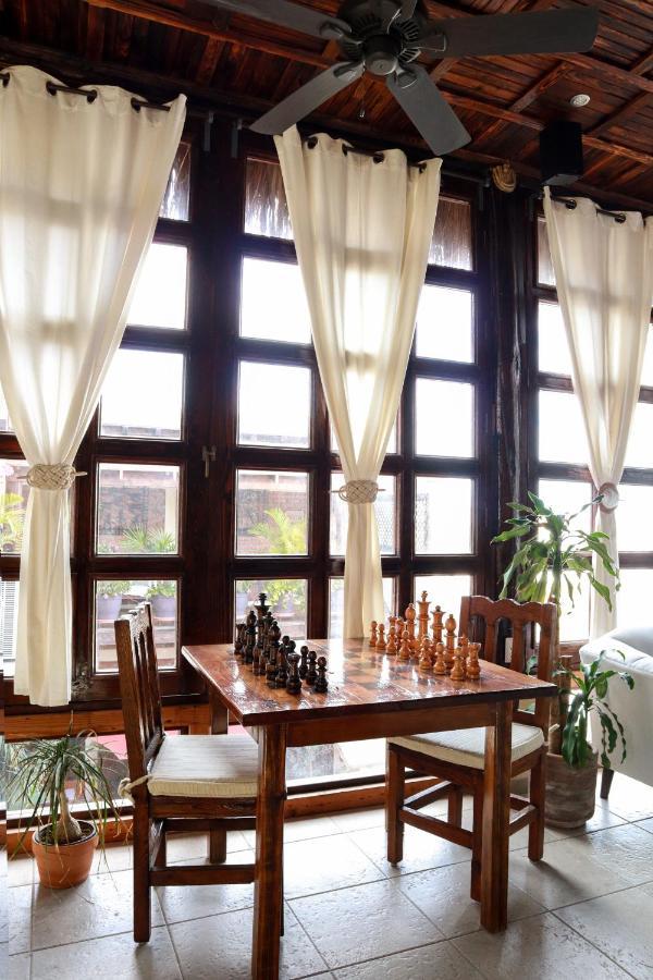 Flores Bed & Breakfast