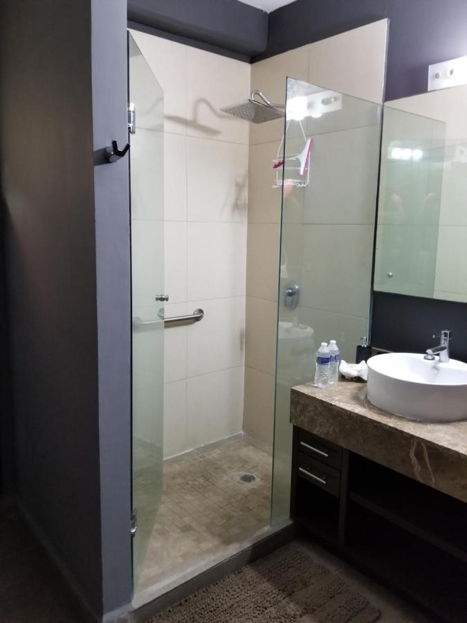 3.14 Living Y Plaza, Dep. 202 Apartment *