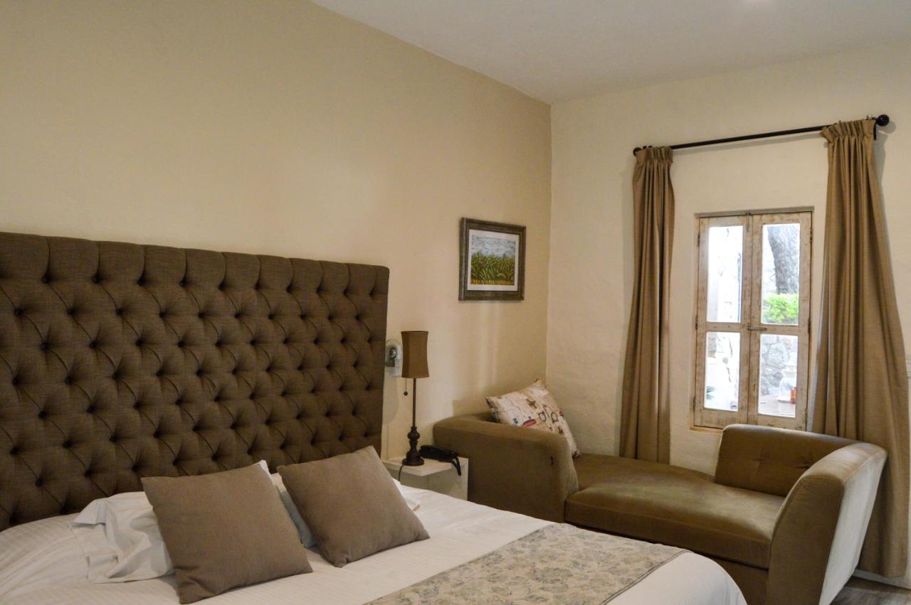 Hotel De Piedra Bernal