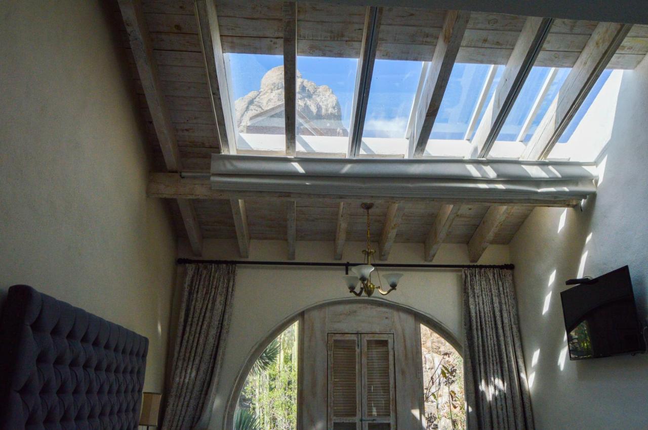De Piedra Hotel