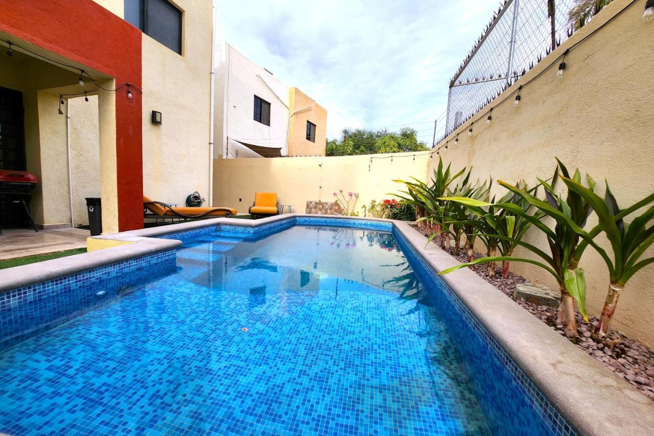 Holiday home Law's Paradise Pool