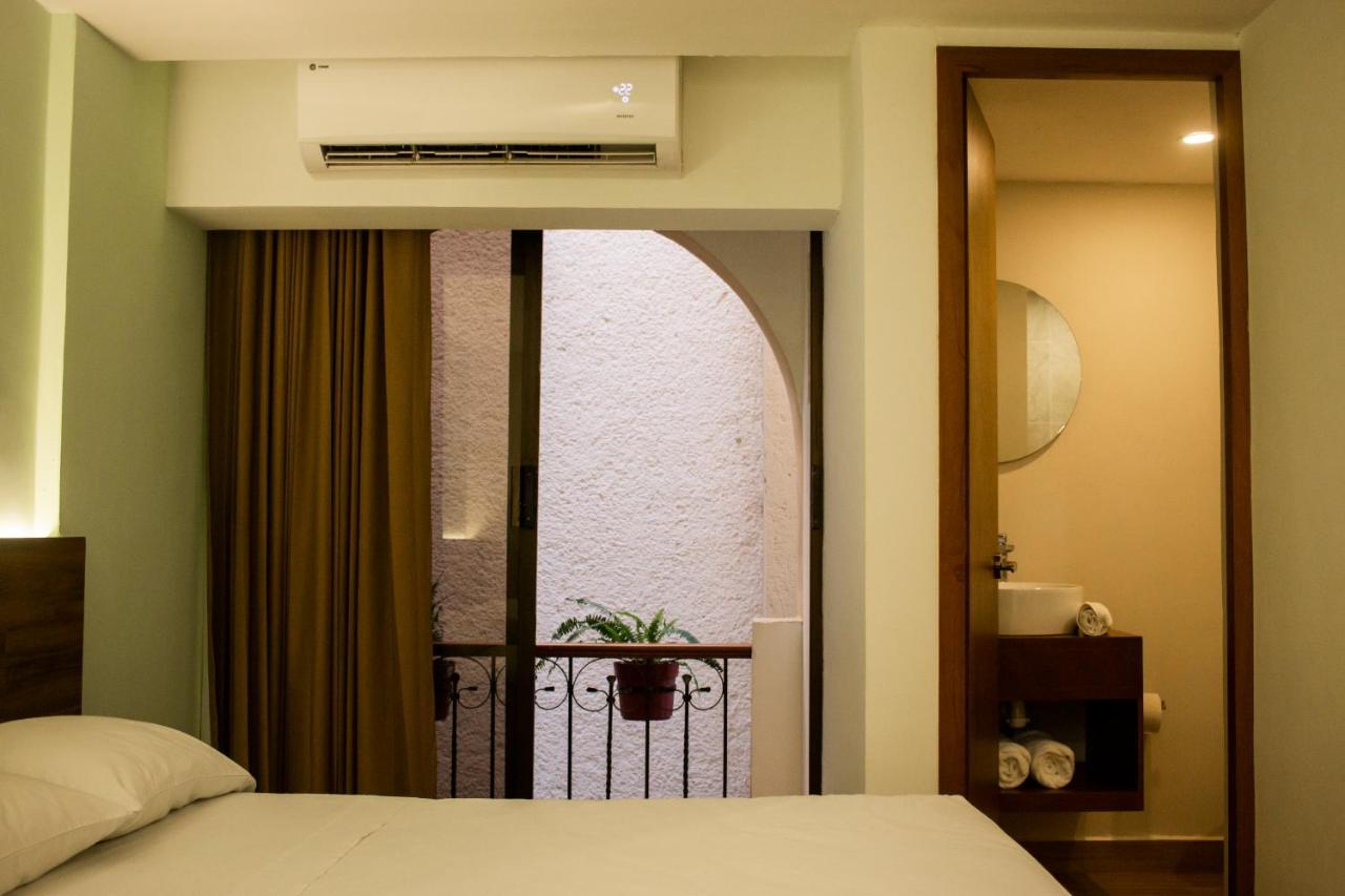 Del Paseo Hotel