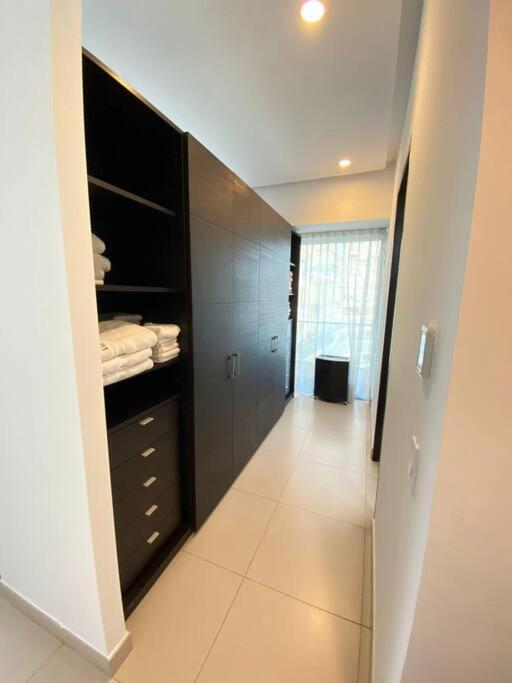 Apartment Icon - Beachfront, 3 Bedrooms +