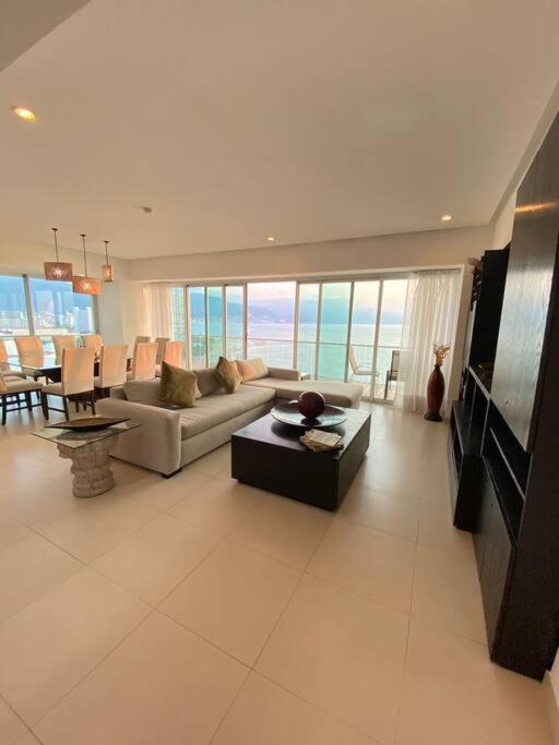 Icon - Beachfront, 3 Bedrooms +