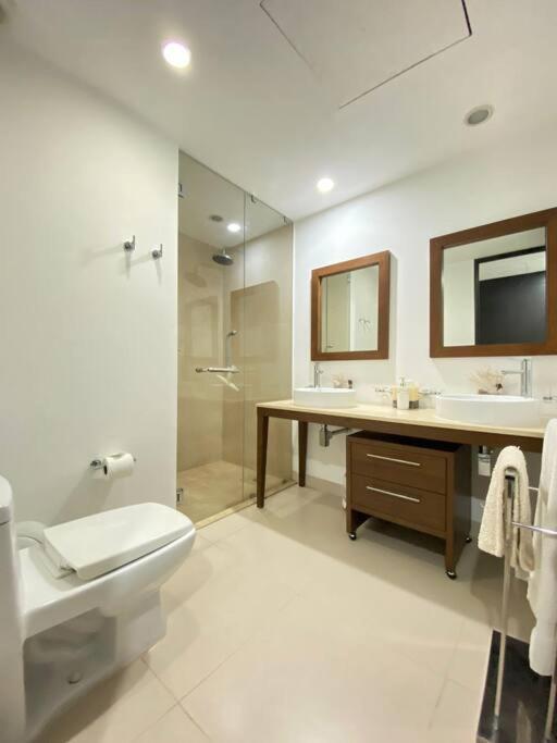 Icon - Beachfront, 3 Bedrooms + Apartment *