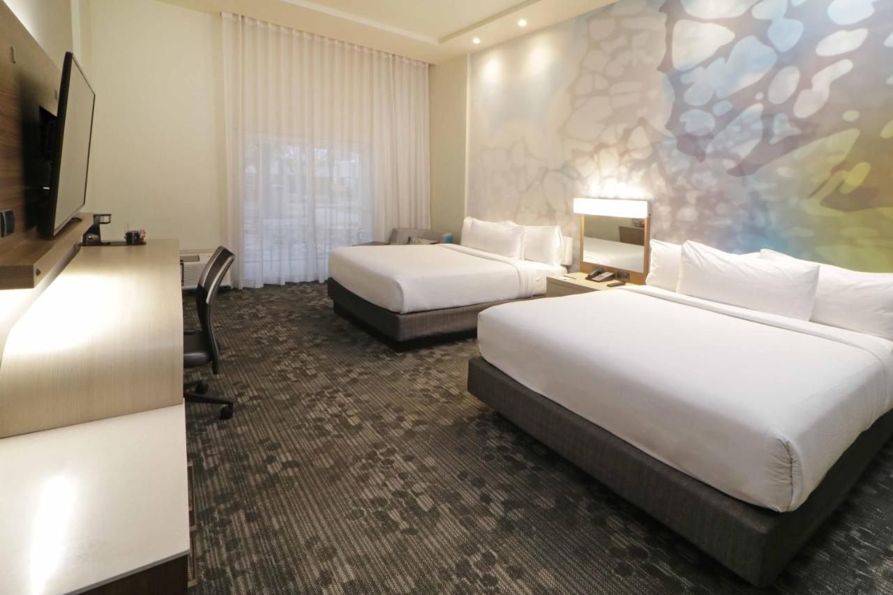 Courtyard Monterrey Airport Hotel 4*