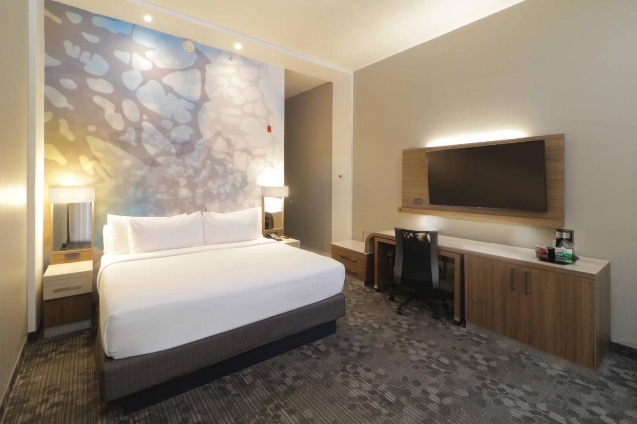 Courtyard Monterrey Airport 4*