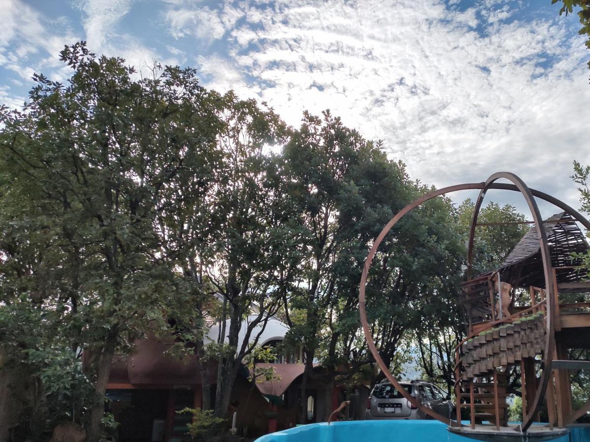 El Encinal De Flores Lodge *