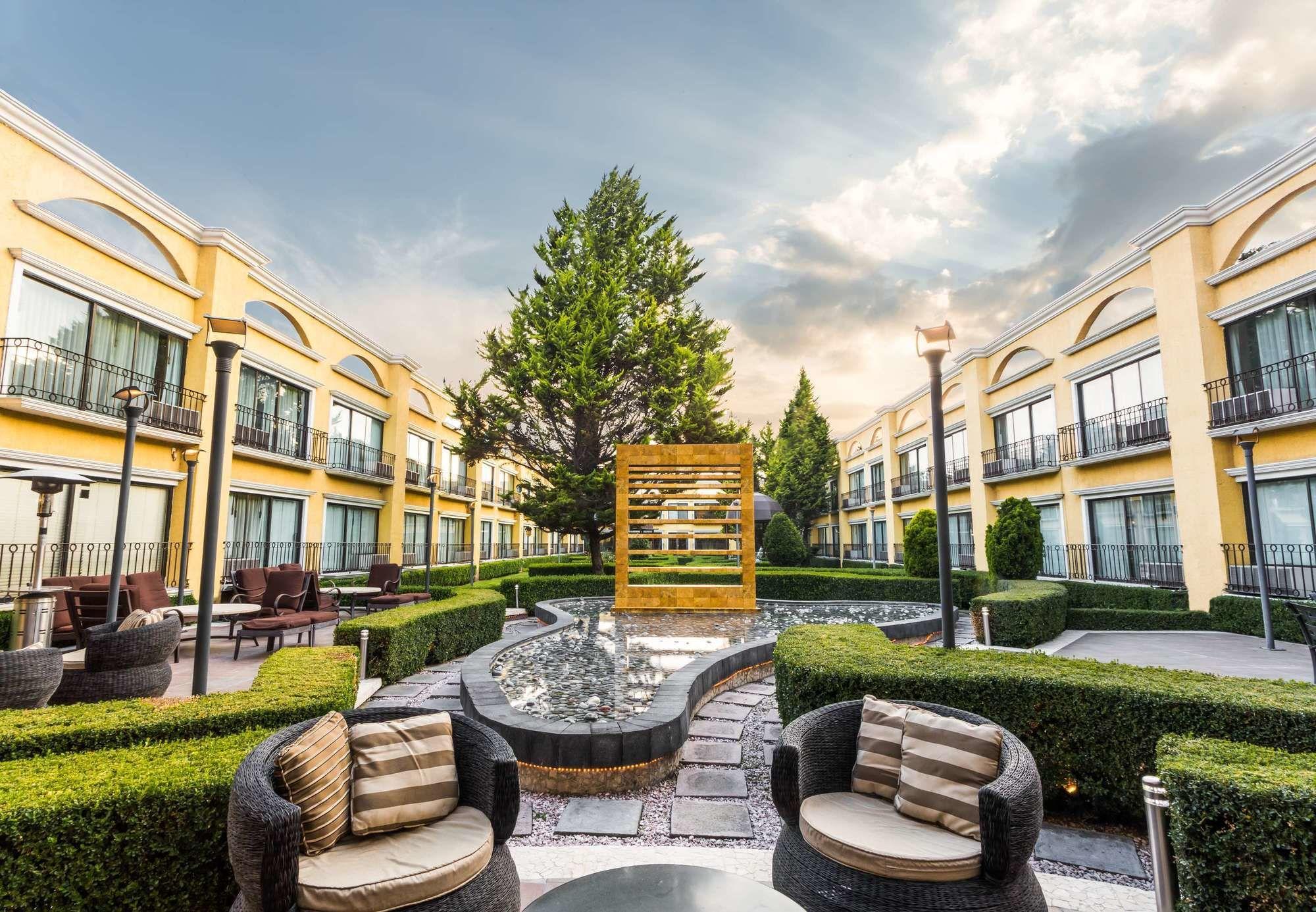Courtyard Airport 4*