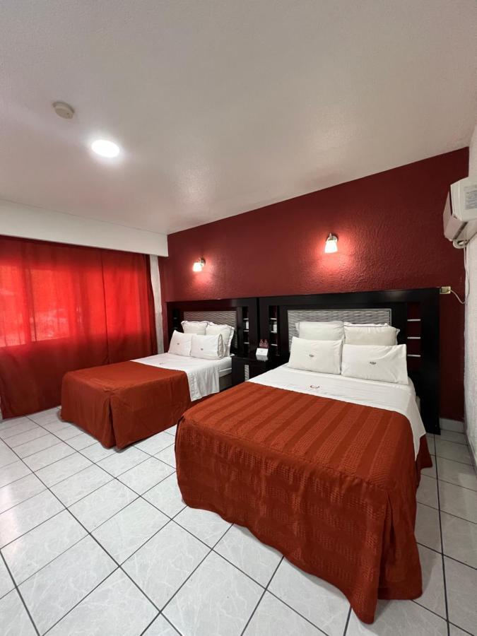 La Quinta Real Hotel 4*