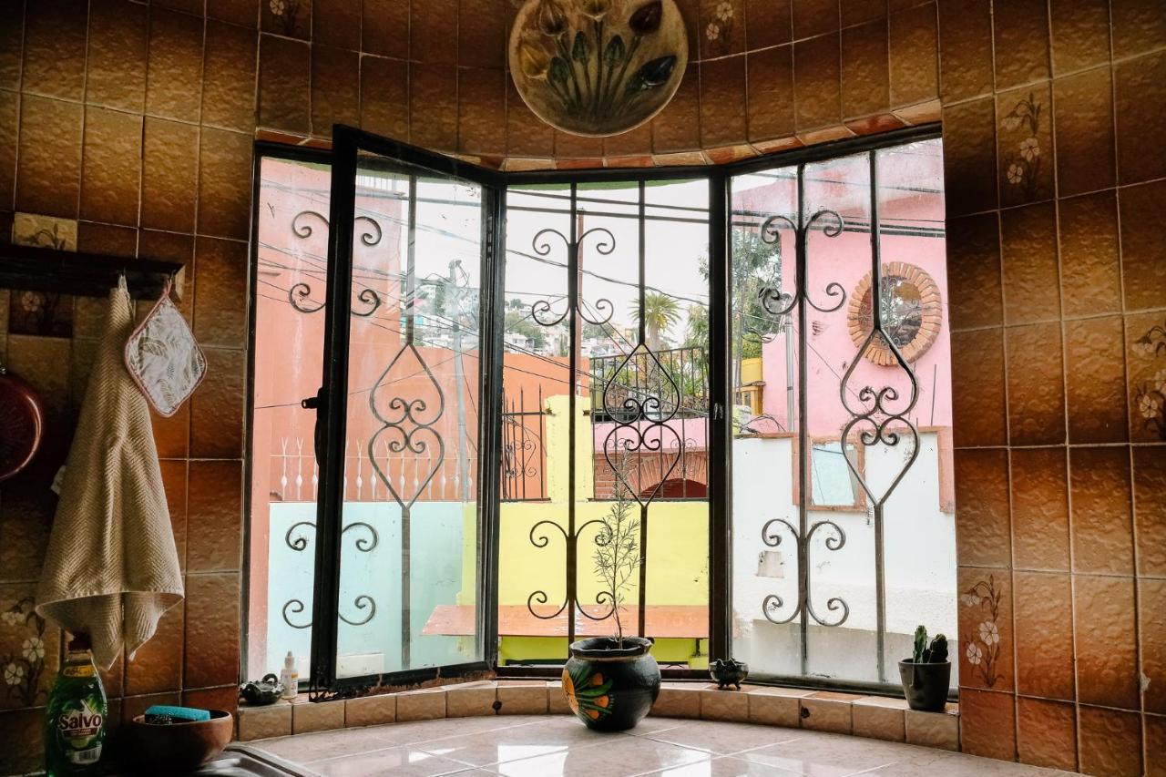 Villa Sunshine House - Made By Artists *
