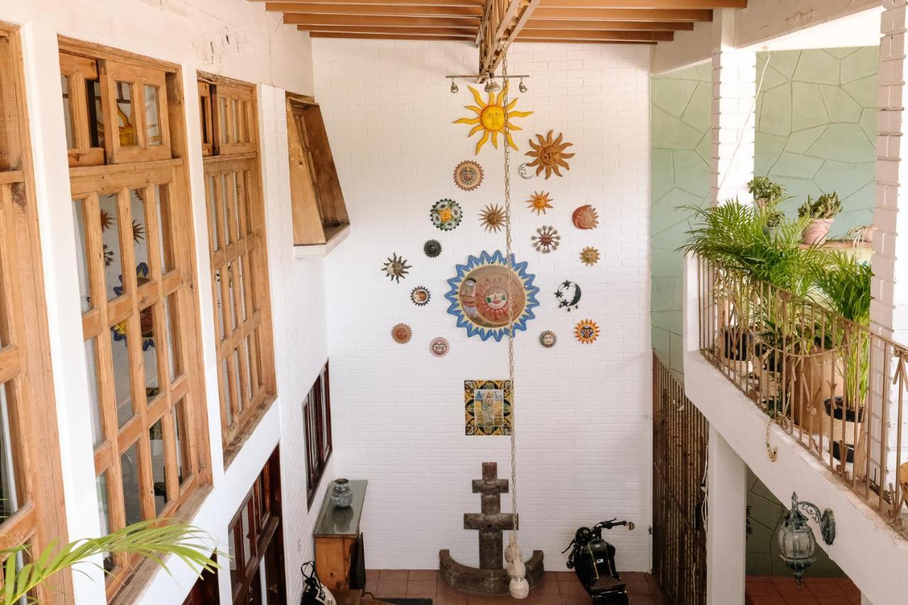 Villa Sunshine House - Made By Artists *