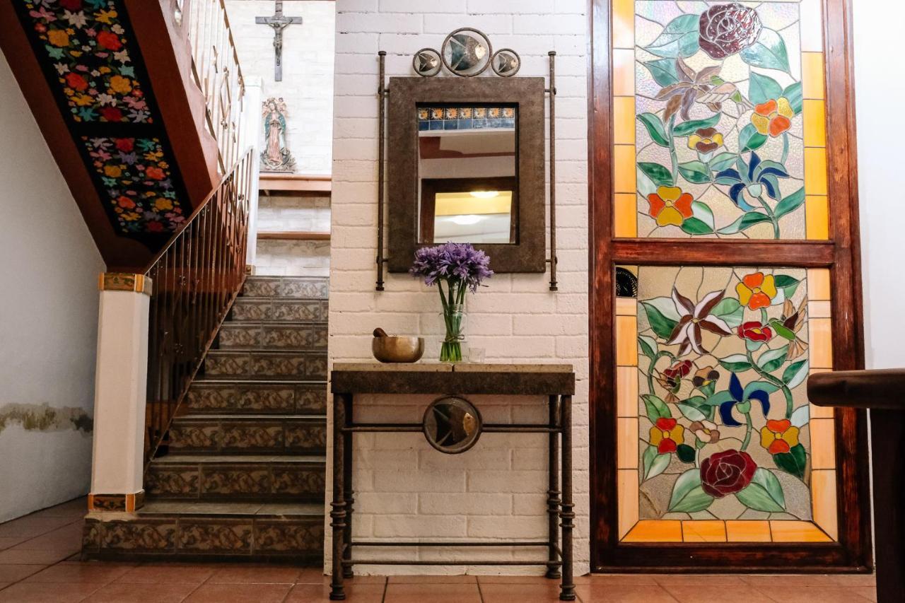 Villa Sunshine House - Made By Artists *
