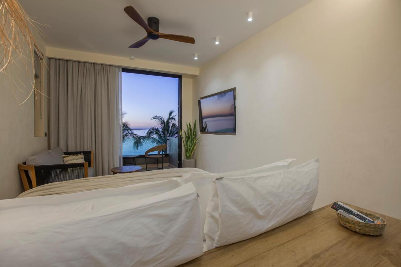 Malecon 1680 Hotel