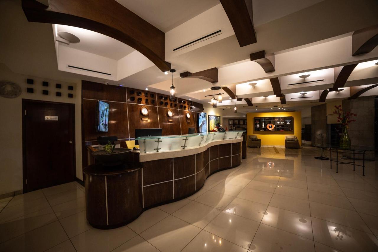 Colonial Hotel