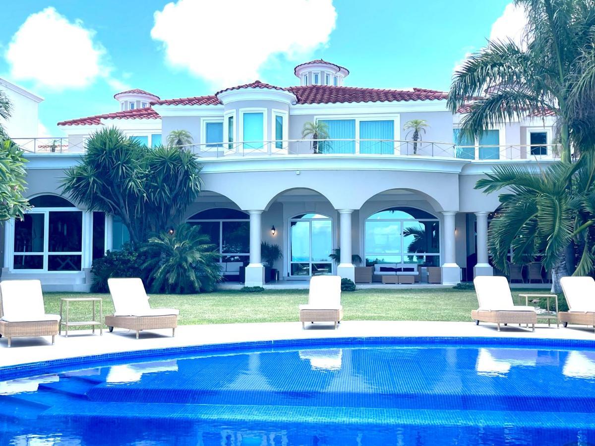 Exclusive Beachfront Luxury Villa, Private Gym, Personalized 5 Star-service, Direct Access Villa Cancun