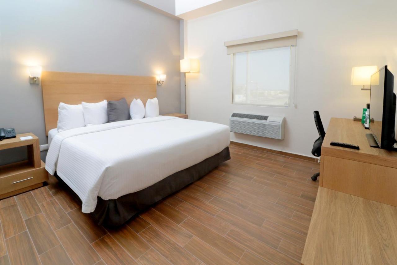 Hotel Bluu Hotel Aeropuerto Monclova-Frontera 4*