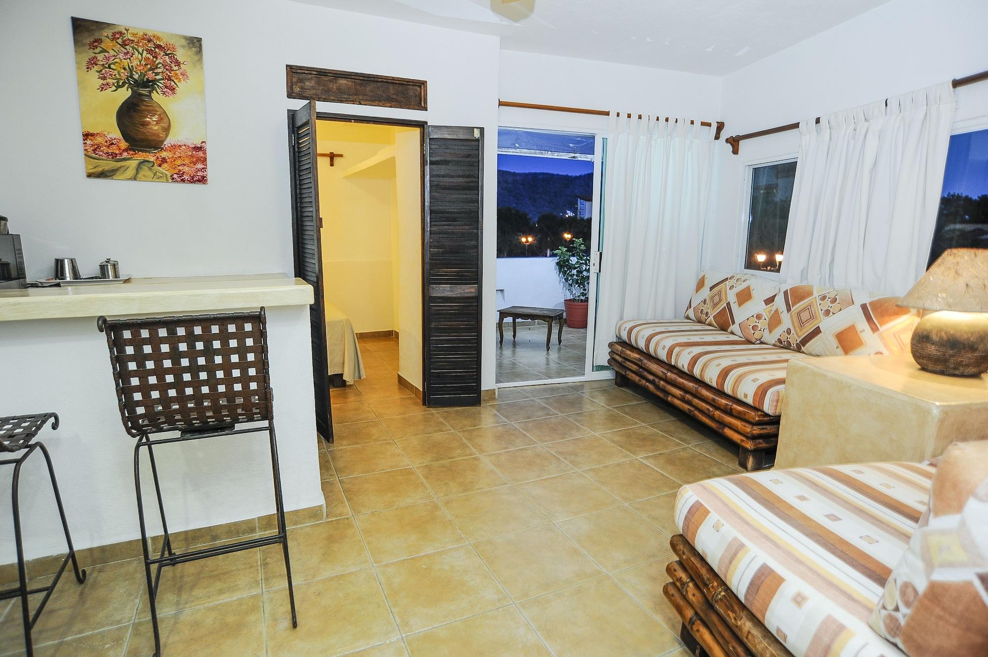 Ixtapa Plaza 3*