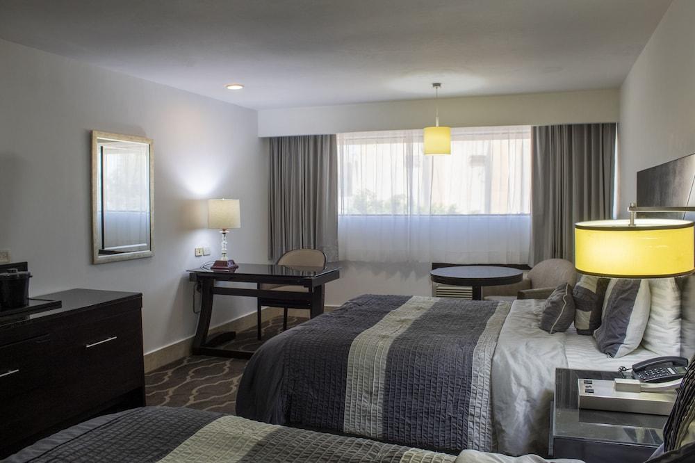 Wyndham Garden Mochis Plaza Hotel
