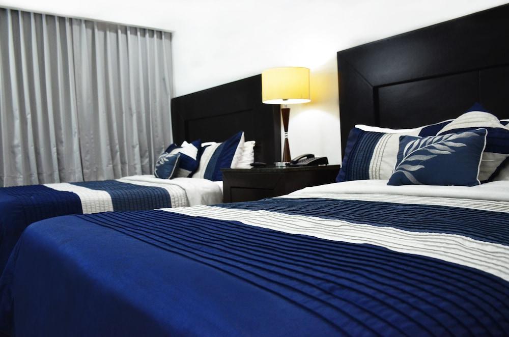 Wyndham Garden Mochis Plaza Hotel