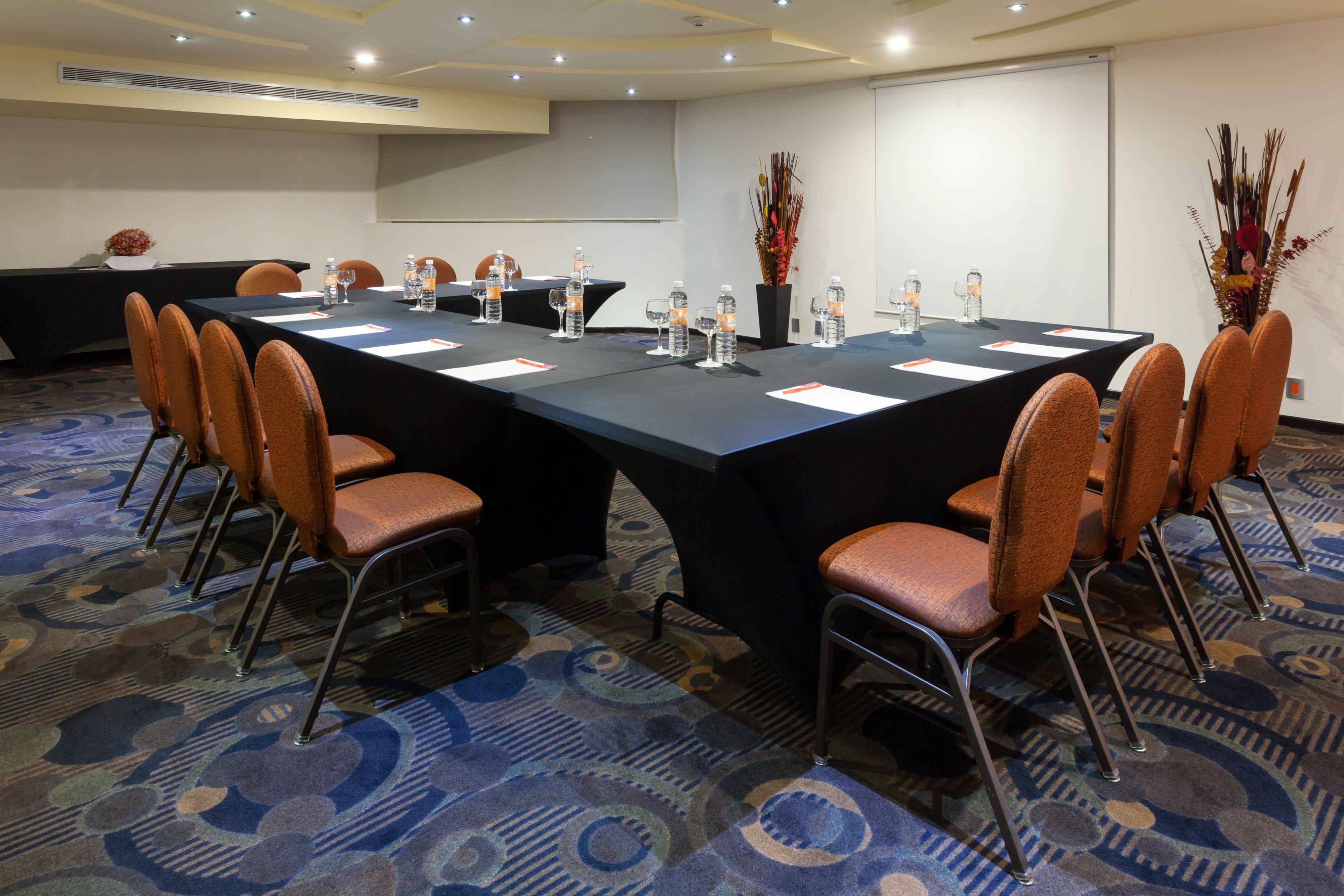 Crowne Plaza - Lancaster By Ihg Toluca