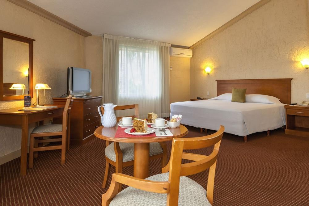 Hotel Araiza Palmira Y Centro De Convenciones La Paz