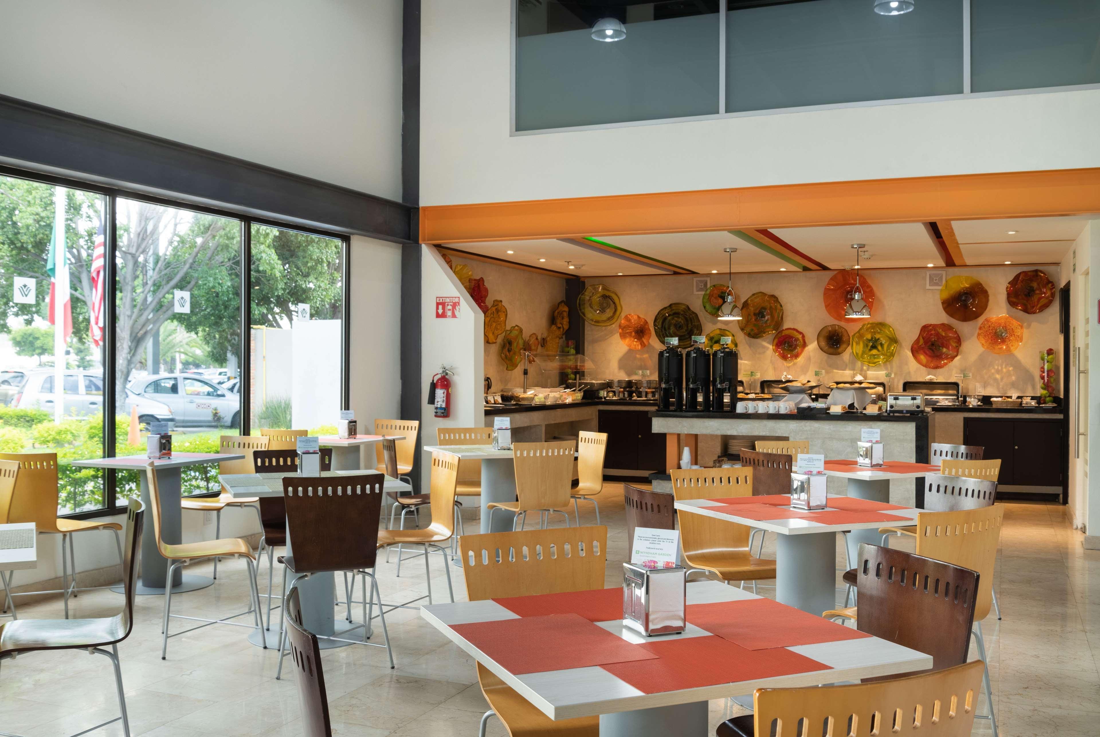 Hotel Wyndham Garden Guadalajara Expo Plaza Del Sol 3*