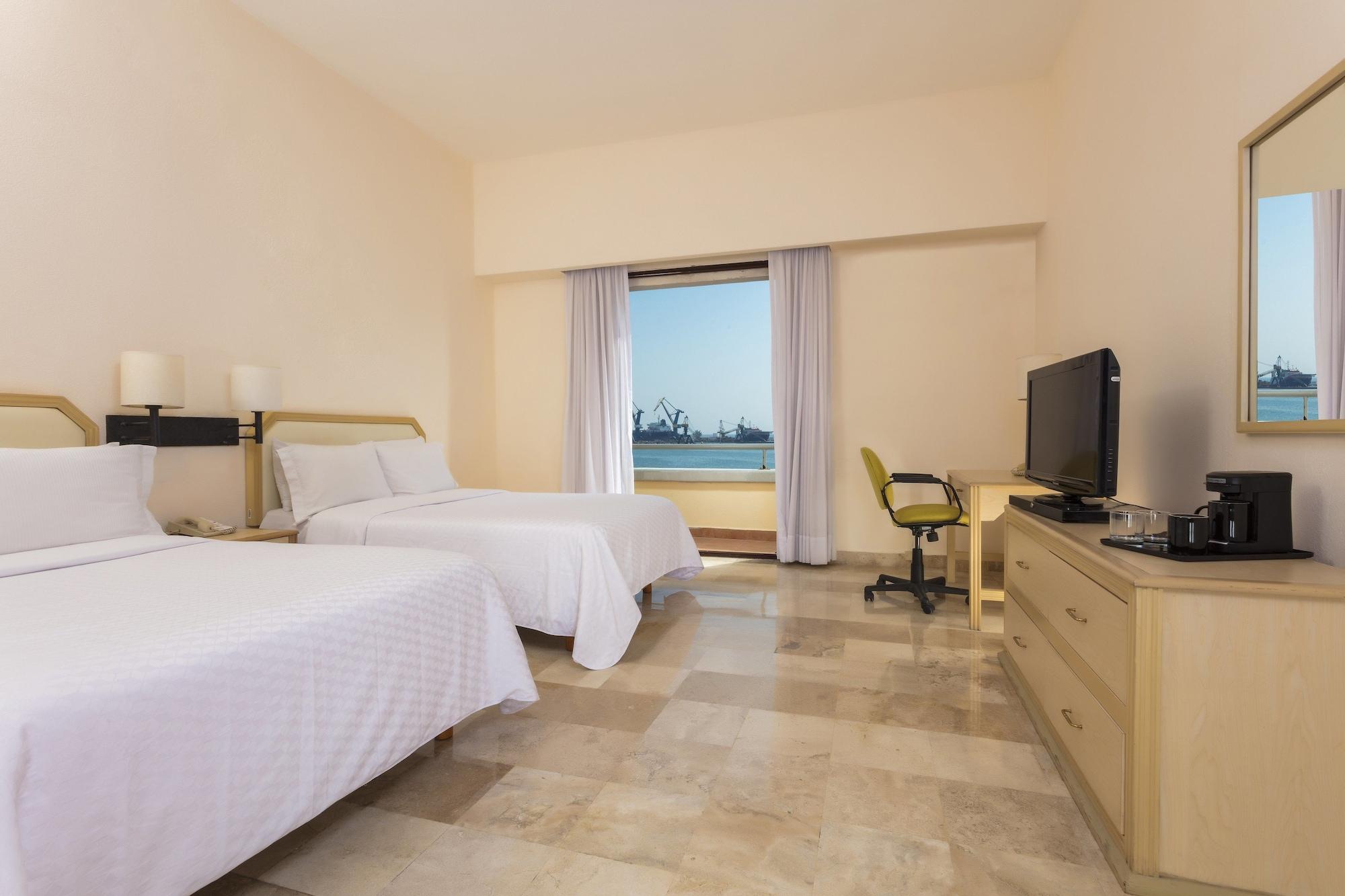 Hotel Fiesta Malecon