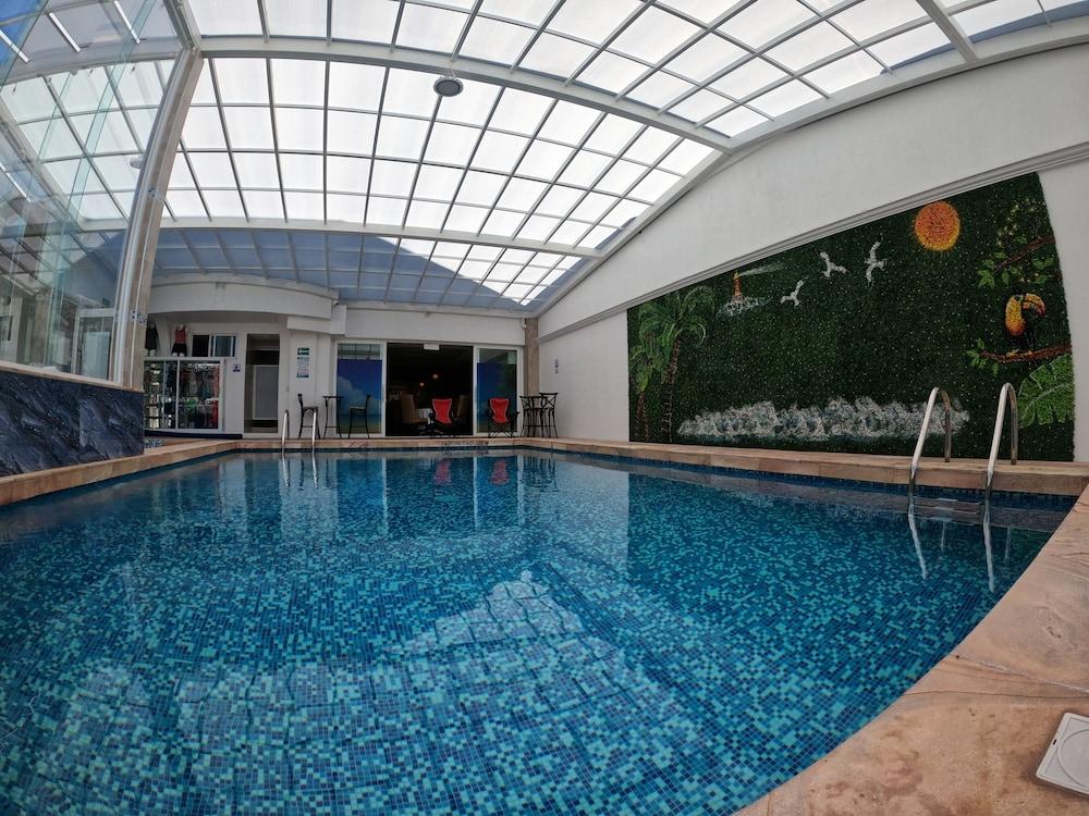 Hotel Senorial 4*