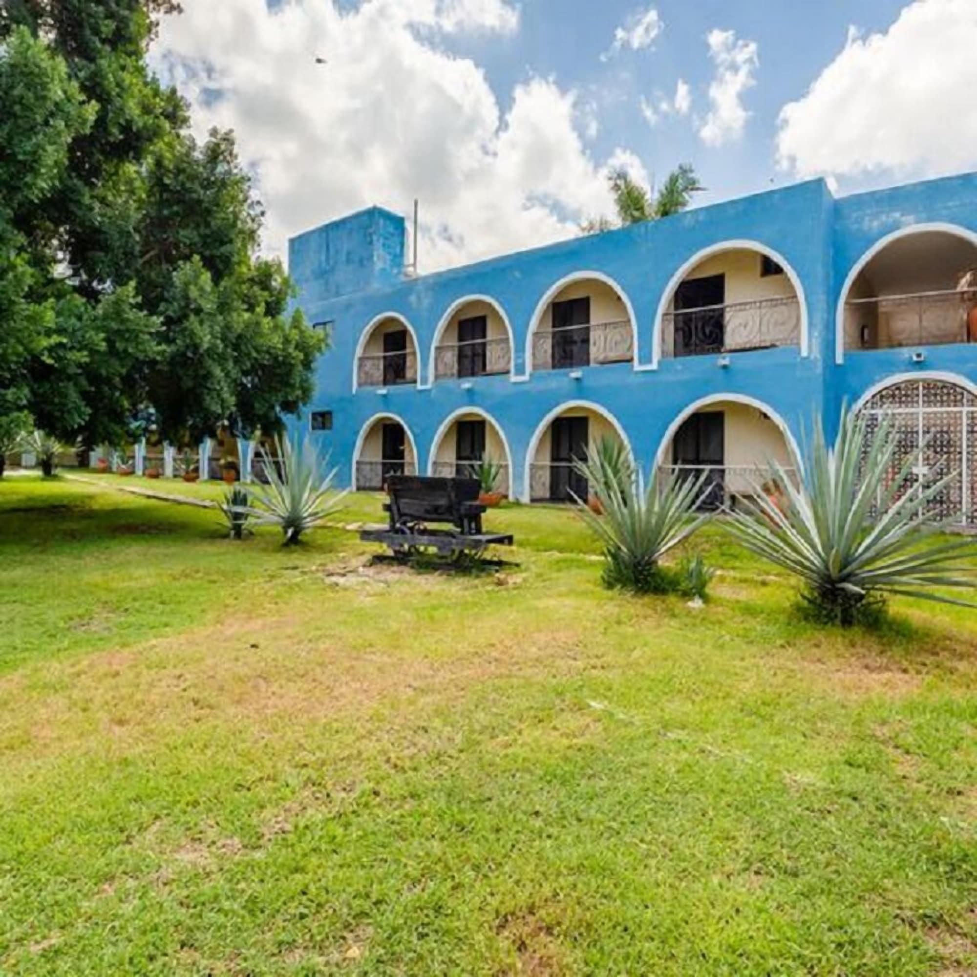 Hacienda Aeropuerto Hotel