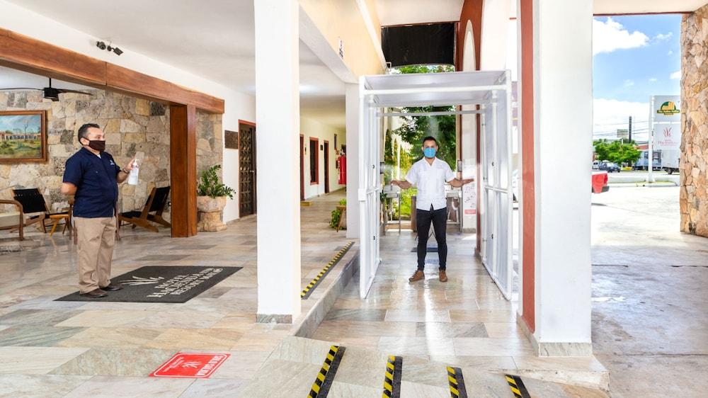 Hacienda Aeropuerto 4*