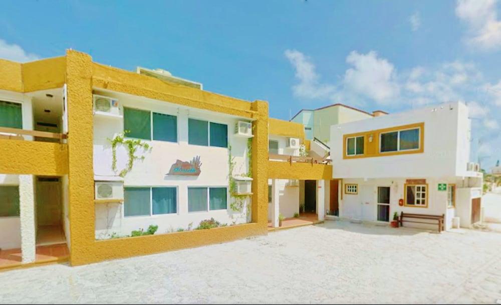 Arrecifes Aparthotel 3*