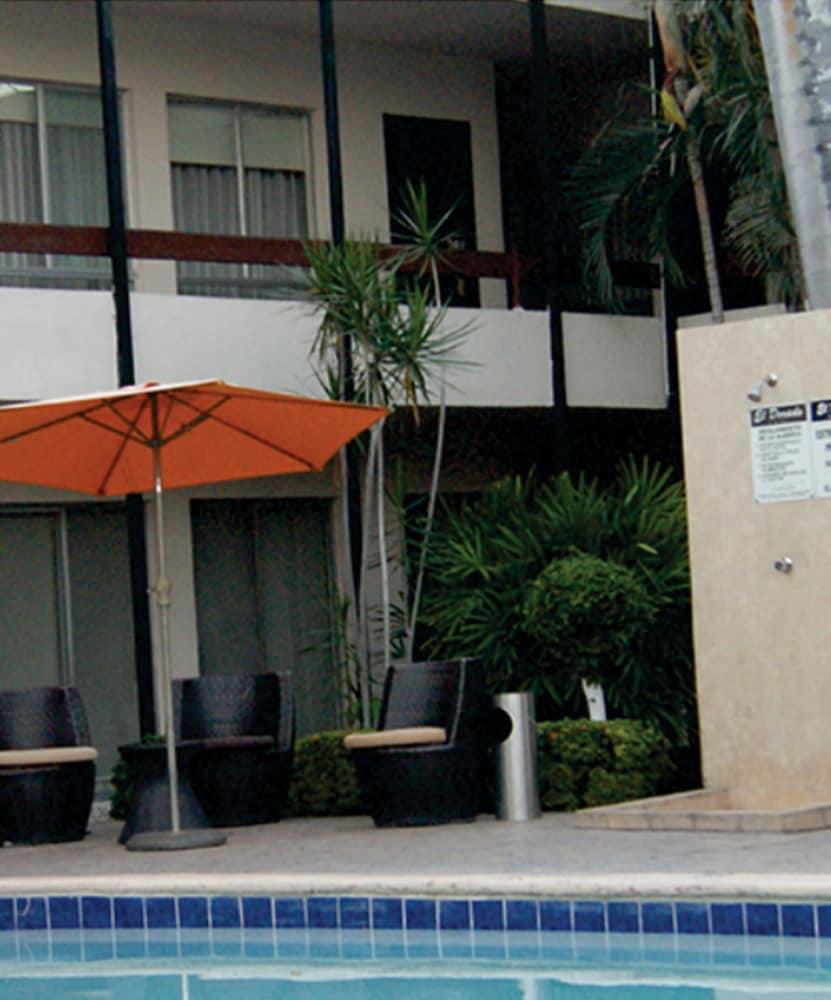 El Dorado Hotel