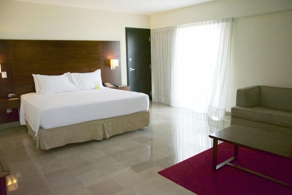 Four Points By Sheraton Hotel 4*