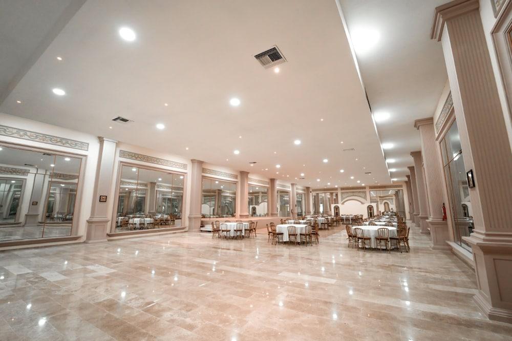 Hotel Gran Alameda